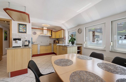Leinstetten Apartment | Apartment 'Kunstraum' with Private Pool, Shared Terrace and Wi-Fi