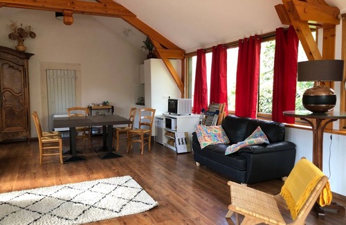 Espaly-Saint-Marcel Apartment | Apartment 'Le Kiosque De Compostelle' with Private Pool, Private Garden and Wi-Fi