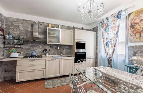Salionze Apartment | Apartment "Le Case di Erminia Vintage" with Wi-Fi & A/C