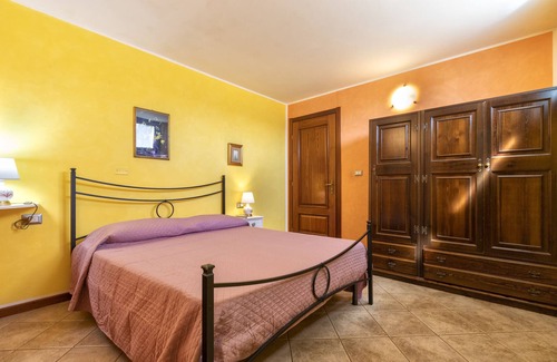 Olmedo Apartment | Apartment "L'Oliveto Fiocca" with Shared Garden & Wi-Fi