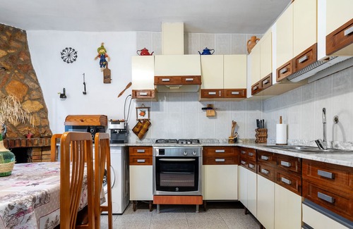 Amposta Ski Chalet | Apartment 'La Caseta Dels Iaios' with Private Terrace, Wi-Fi and Air Conditioning