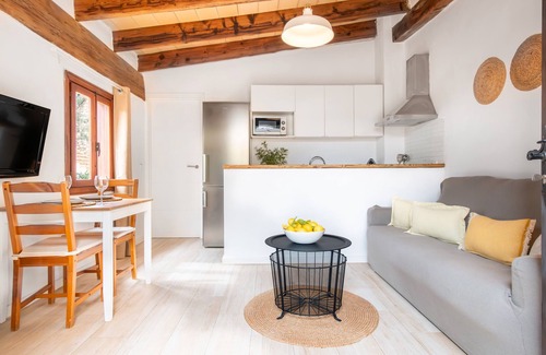 Establiments Apartment | Apartment 'La Casita' with Mountain View, Shared Pool and Wi-Fi