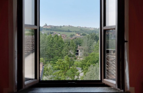 Costigliole d'Asti Apartment | Apartment 'La Rocca di Efisio - Bonarda' with Balcony, Wi-Fi and Air Conditioning