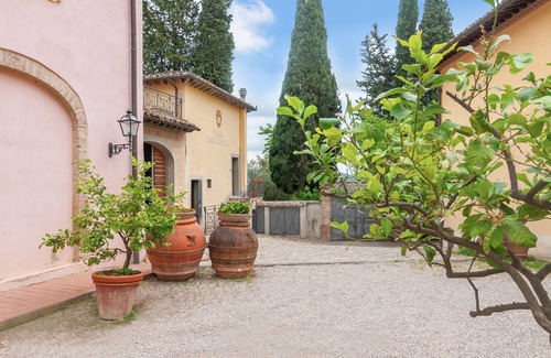 Montespertoli House | Apartment 'La Terrazza' with Shared Pool, Private Terrace & Wi-Fi