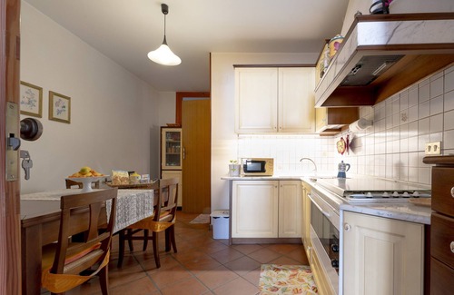 Palmariggi Apartment | Apartment 'La Terra Di Mezzo' with Balcony, Wi-Fi and Air Conditioning