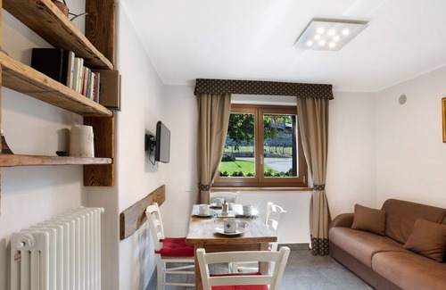 Pont Suaz Apartment | Apartment 'La Vigne De Papagran App1' with Mountain View, Shared Garden and Wi-Fi