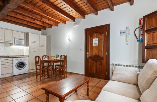 Bustio Apartment | Apartment 'Las Acacias' with Balcony and Wi-Fi