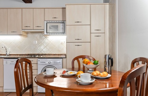 Bustio Apartment | Apartment 'Las Acacias' with Balcony and Wi-Fi