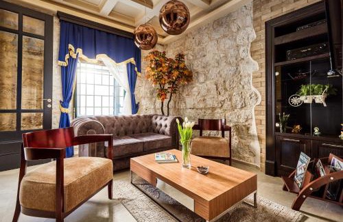Skaljari Apartment | Apartment Lav in the City Centre