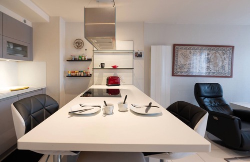 Vannes Apartment | Apartment 'Le Doumer parking wifi' with Wi-Fi