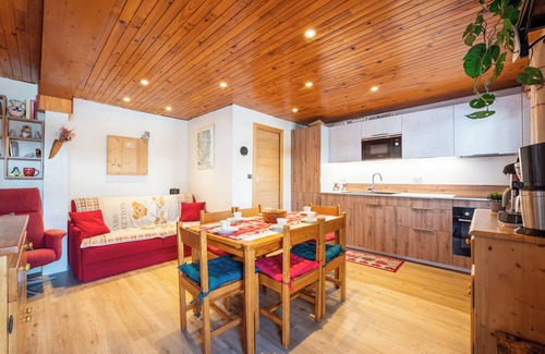 La Giettaz Apartment | Apartment 'Le Marmotton' with Mountain View, Shared Terrace and Wi-Fi