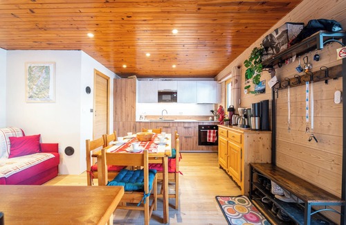 La Giettaz Apartment | Apartment 'Le Marmotton' with Mountain View, Shared Terrace and Wi-Fi