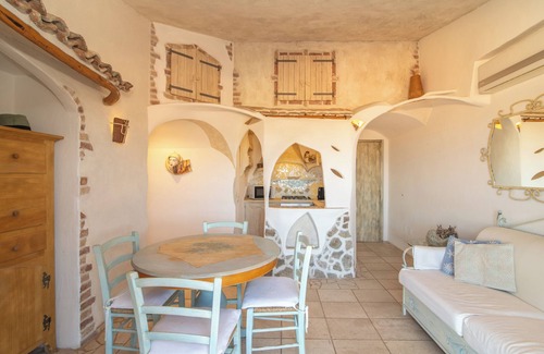 Porto Pozzo Apartment | Apartment 'Lella' with Sea View, Private Terrace and Air Conditioning