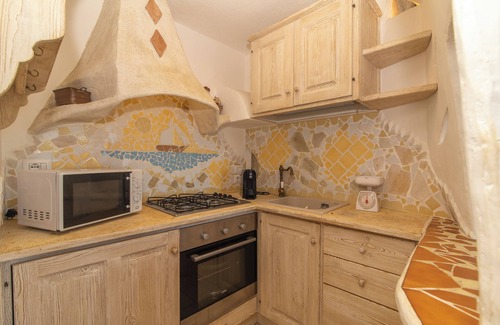 Porto Pozzo Apartment | Apartment 'Lella' with Sea View, Private Terrace and Air Conditioning