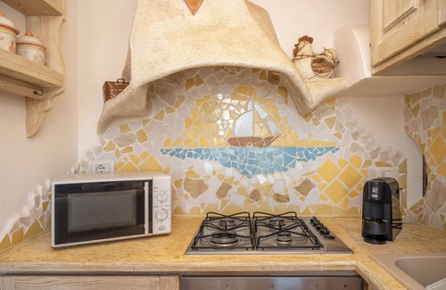 Porto Pozzo Apartment | Apartment 'Lella' with Sea View, Private Terrace and Air Conditioning