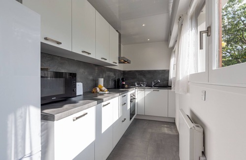 Cessenaz Apartment | Apartment 'Les Cerisiers - Un Havre De Paix' with Private Terrace, Shared Garden and Wi-Fi