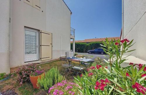 Pontaillac Apartment | Apartment Les Jardins de l'Eden by Interhome
