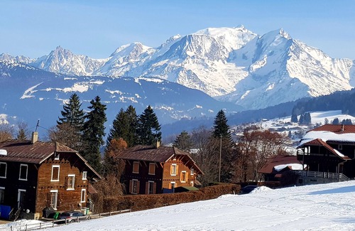 Bellevaux Apartment | Apartment 'Les Silenes' with Mountain View and Balcony