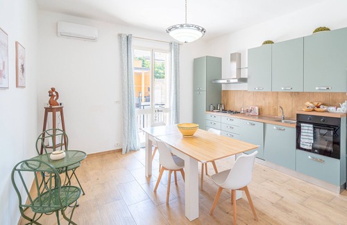 Belvedere Apartment | Apartment 'Libellula' with Balcony, Wi-Fi and Air Conditioning