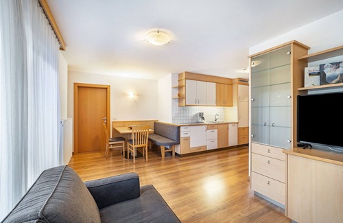 Naz Apartment | Apartment 'Linder 20' with Mountain View, Shared Pool and Wi-Fi