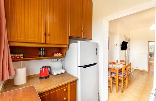 Almiros Beach Apartment | Apartment 'Lotus 5' with Sea View, Wi-Fi and Air Conditioning