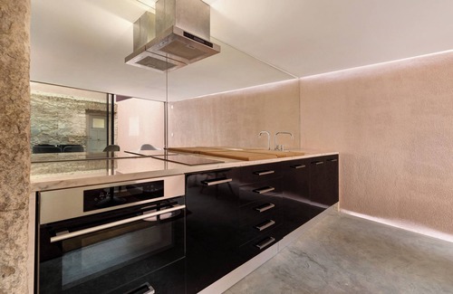 Alcantara Apartment | Apartment 'LxFactory Terrace Lisbon Loft' with Terrace & Wi-Fi
