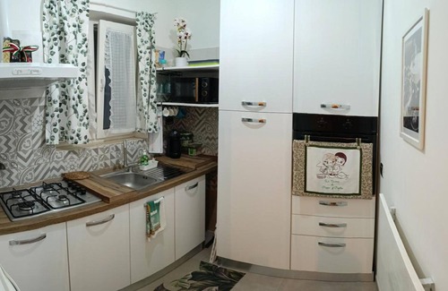 Tiggiano Apartment | Apartment 'Maison Peppe E Pepita - Suite Roma' with Wi-Fi and Air Conditioning