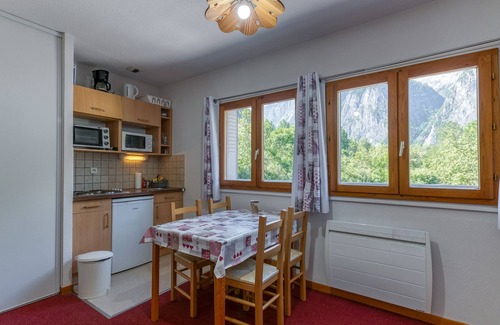 Le Bourg-d'Oisans Apartment | Apartment 'Marmotte' with Mountain View, Shared Garden and Wi-Fi