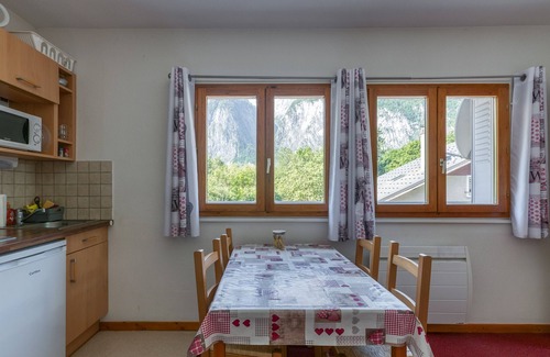 Le Bourg-d'Oisans Apartment | Apartment 'Marmotte' with Mountain View, Shared Garden and Wi-Fi