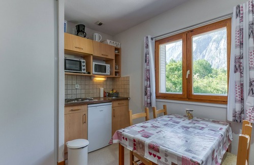 Le Bourg-d'Oisans Apartment | Apartment 'Marmotte' with Mountain View, Shared Garden and Wi-Fi