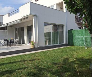Dugopolje Apartment | Apartment Marina with Heated Swimming Pool