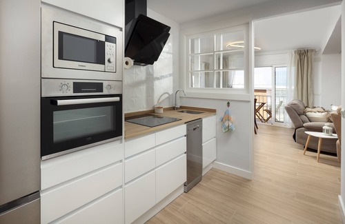 Torre del Mar Apartment | Apartment 'Marineros Sureste A111' with Sea View, Wi-Fi and Air Conditioning