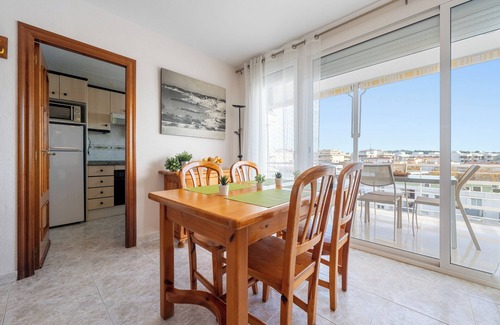Salou Apartment | Apartment 'Mas' with Sea View, Wi-Fi and Air Conditioning