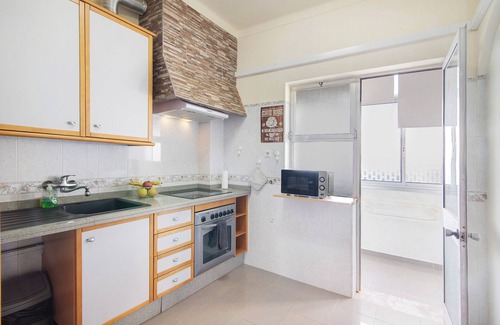 Se Apartment | Apartment 'Matinhos House' with Balcony, Wi-Fi and Air Conditioning