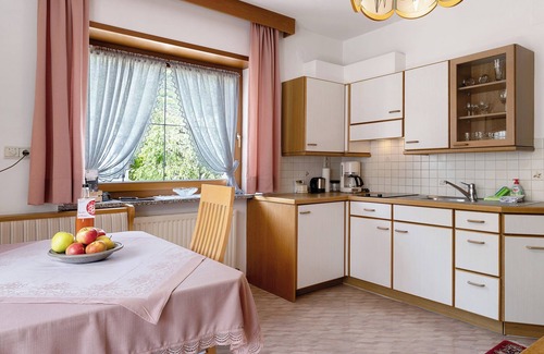 Plaus Apartment | Apartment 'Mayr Drei' with Mountain View, Balcony and Wi-Fi