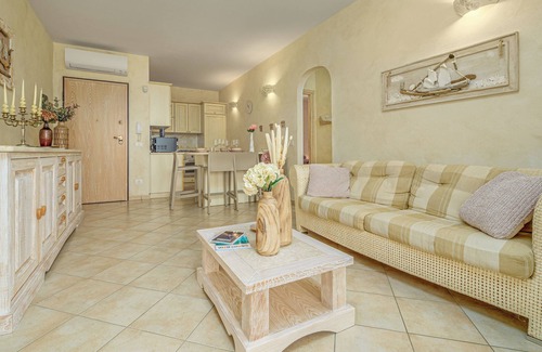 Golfo Aranci Apartment | Apartment 'Mazzini' with Sea View, Wi-Fi and Air Conditioning