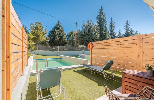Archangelos Apartment | Apartment 'Mb Luxury Suites Charaki No 3' with Private Pool, Wi-Fi and Air Conditioning