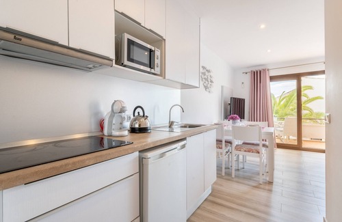 Cala Ferrera Apartment | Apartment 'Medusa' with Sea View, Wi-Fi and Air Conditioning