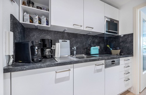 Region Hannover District Apartment | Apartment 'Meerzeit am Steinhuder Meer' with Balcony and Wi-Fi