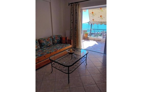 Menidion Apartment | Apartment 'Menidi' with Sea View, Wi-Fi and Air Conditioning