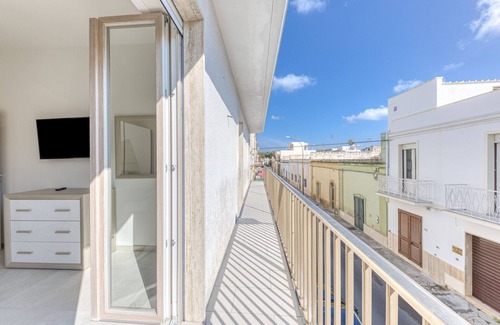 Ugento Apartment | Apartment "Messapica Rooms" close to City Centre with Balcony & Wi-Fi
