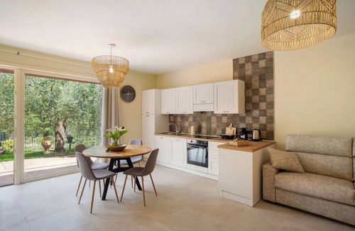 Cipressa Apartment | Apartment 'Micuzzo' with Mountain View, Wi-Fi and Air Conditioning