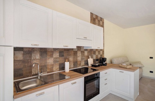 Cipressa Apartment | Apartment 'Micuzzo' with Mountain View, Wi-Fi and Air Conditioning