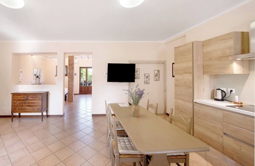 Montioni Apartment | Apartment 'Mono Garden Colombare Teboi' with Mountain View, Wi-Fi and Air Conditioning