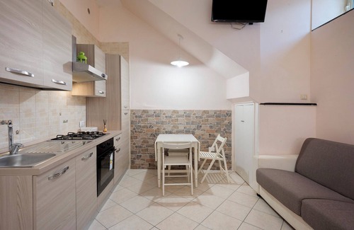 Gragnano Apartment | Apartment 'Monolocale Standard In Agriturismo' with Mountain View, Shared Garden and Wi-Fi