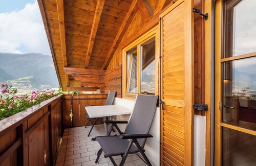 Schenna Apartment | Apartment "Mutspitz Rainegg" with Mountain View, Wi-Fi, Garden & Balcony