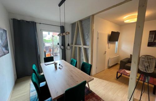 Jena Apartment | Apartment Napoleon, Nähe Zentrum, 2 Schlafzimmer, großer Balkon, free Wifi ,Parken