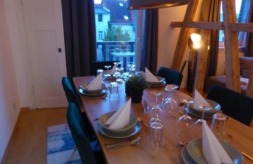 Jena Apartment | Apartment Napoleon, Nähe Zentrum, 2 Schlafzimmer, großer Balkon, free Wifi ,Parken