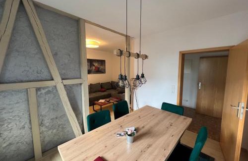 Jena Apartment | Apartment Napoleon, Nähe Zentrum, 2 Schlafzimmer, großer Balkon, free Wifi ,Parken