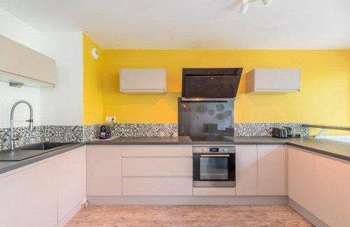 Lille-Moulins Apartment | Apartment near metro with parking & balconies